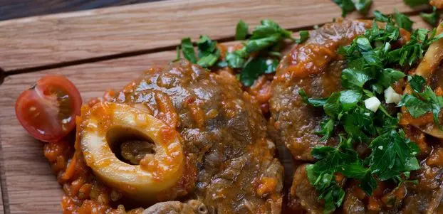 Rezept für Ossobuco alla Milanese: Geschmorte Kalbshaxe