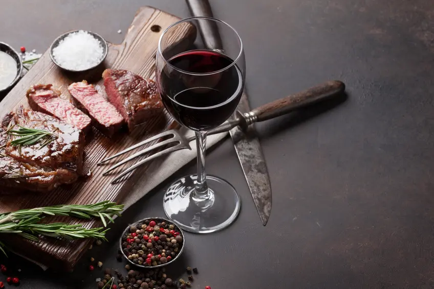 Getränkeempfehlung: Welcher Rotwein zu Fisch und Fleisch?