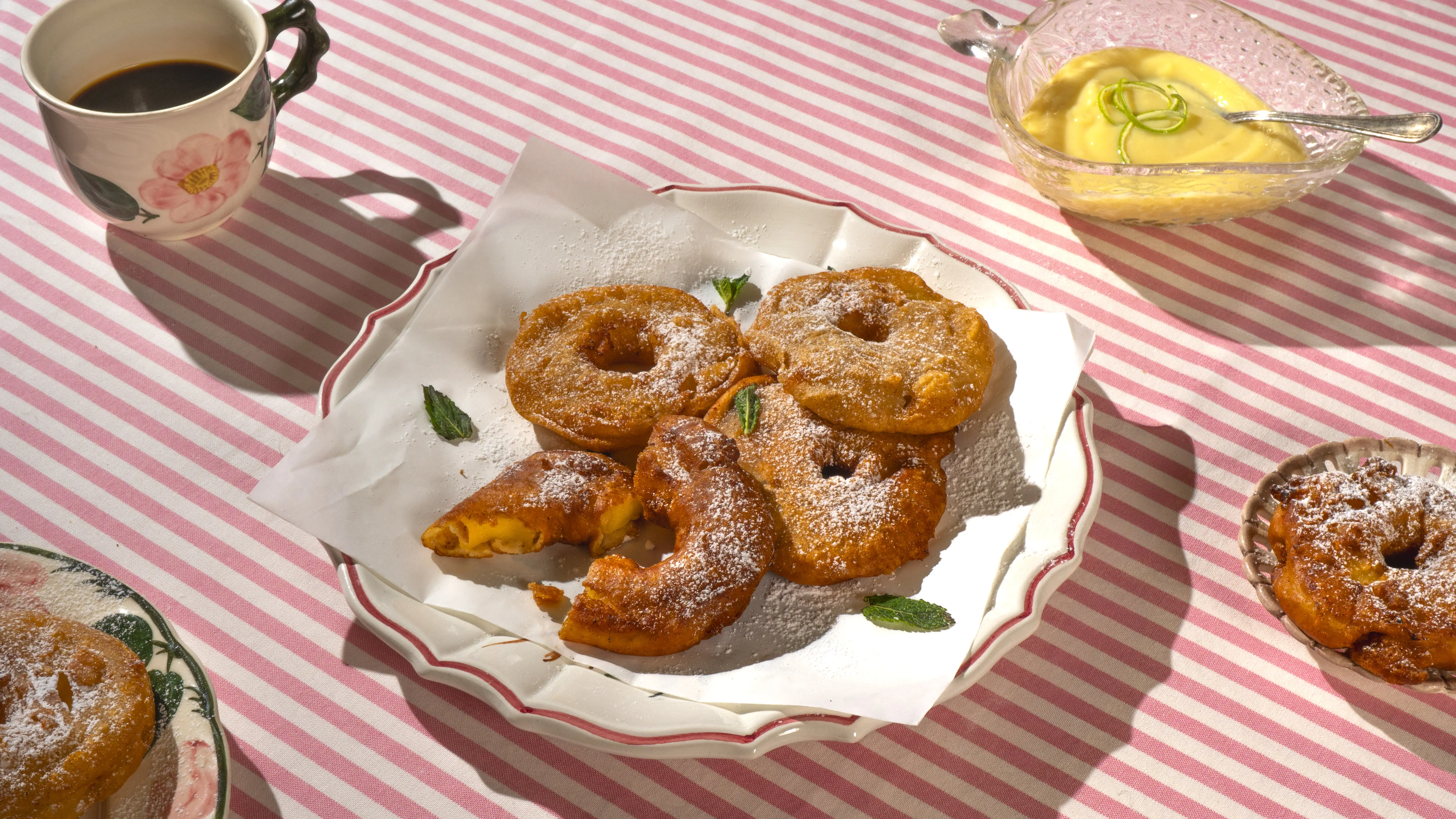 Frittelle di Mela - Apfelringe im Backteig mit Weißweinsauce