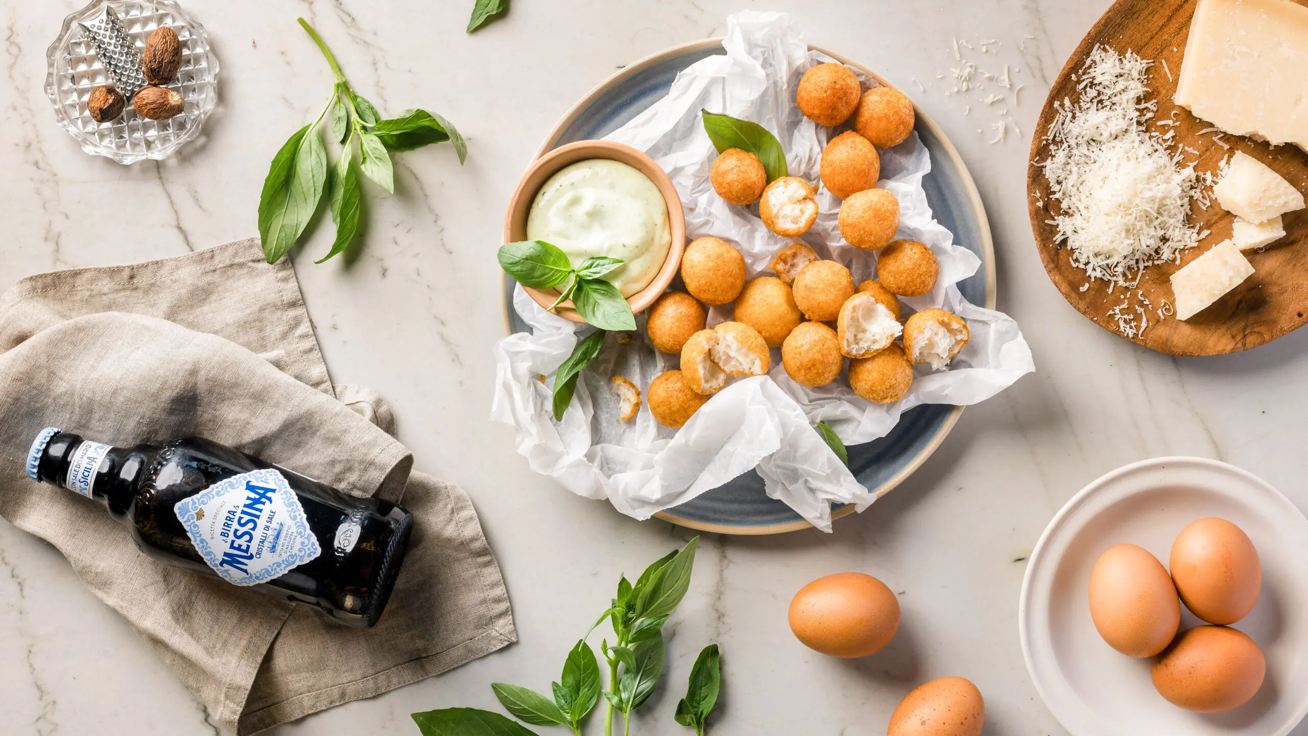 Perle di parmigiano mit Aceto Balsamico di Modena