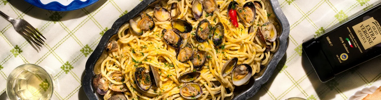 Spaghetti alle vongole con bottarga
