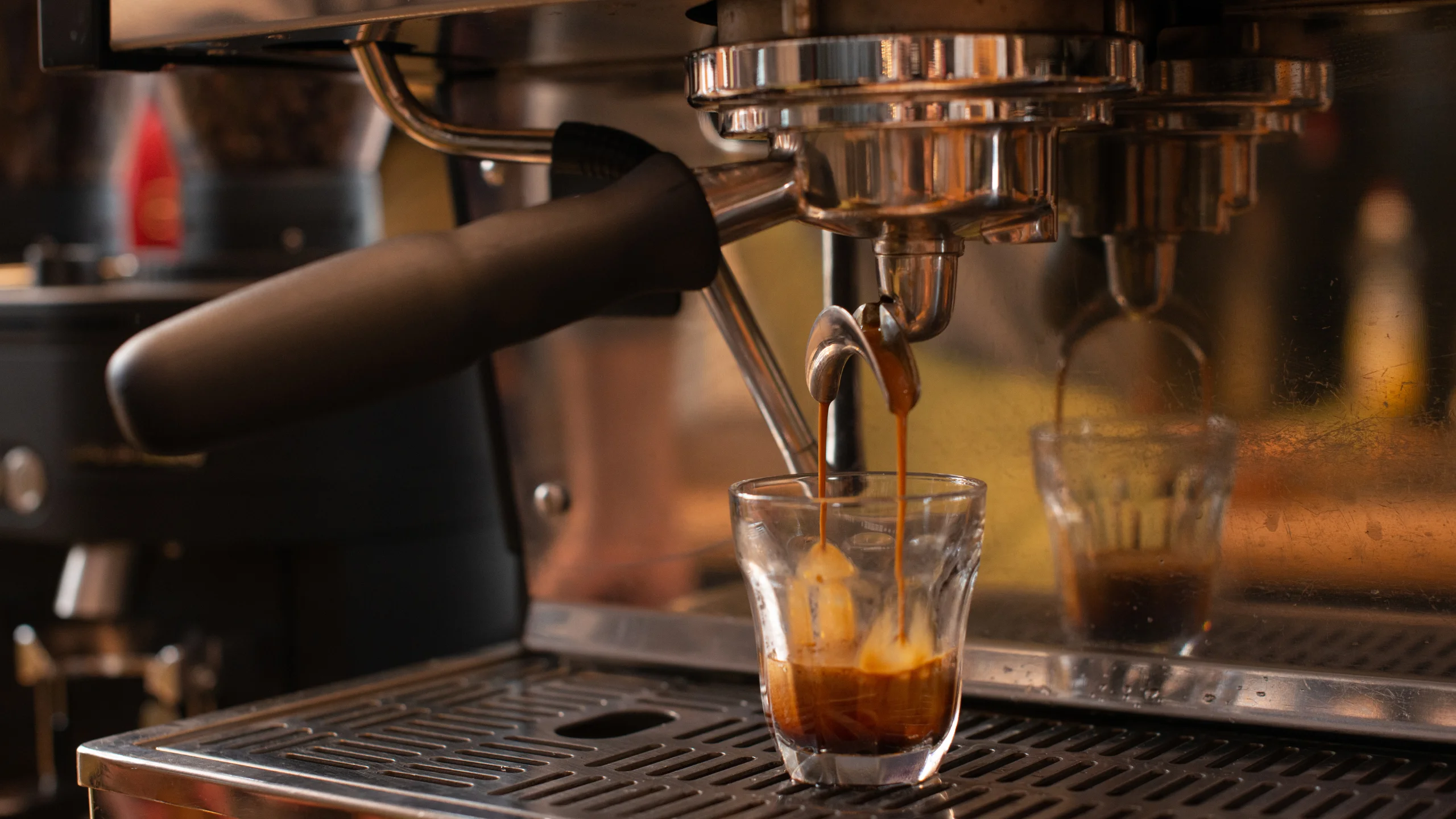 Wie trinke ich einen Espresso „typisch italienisch“?