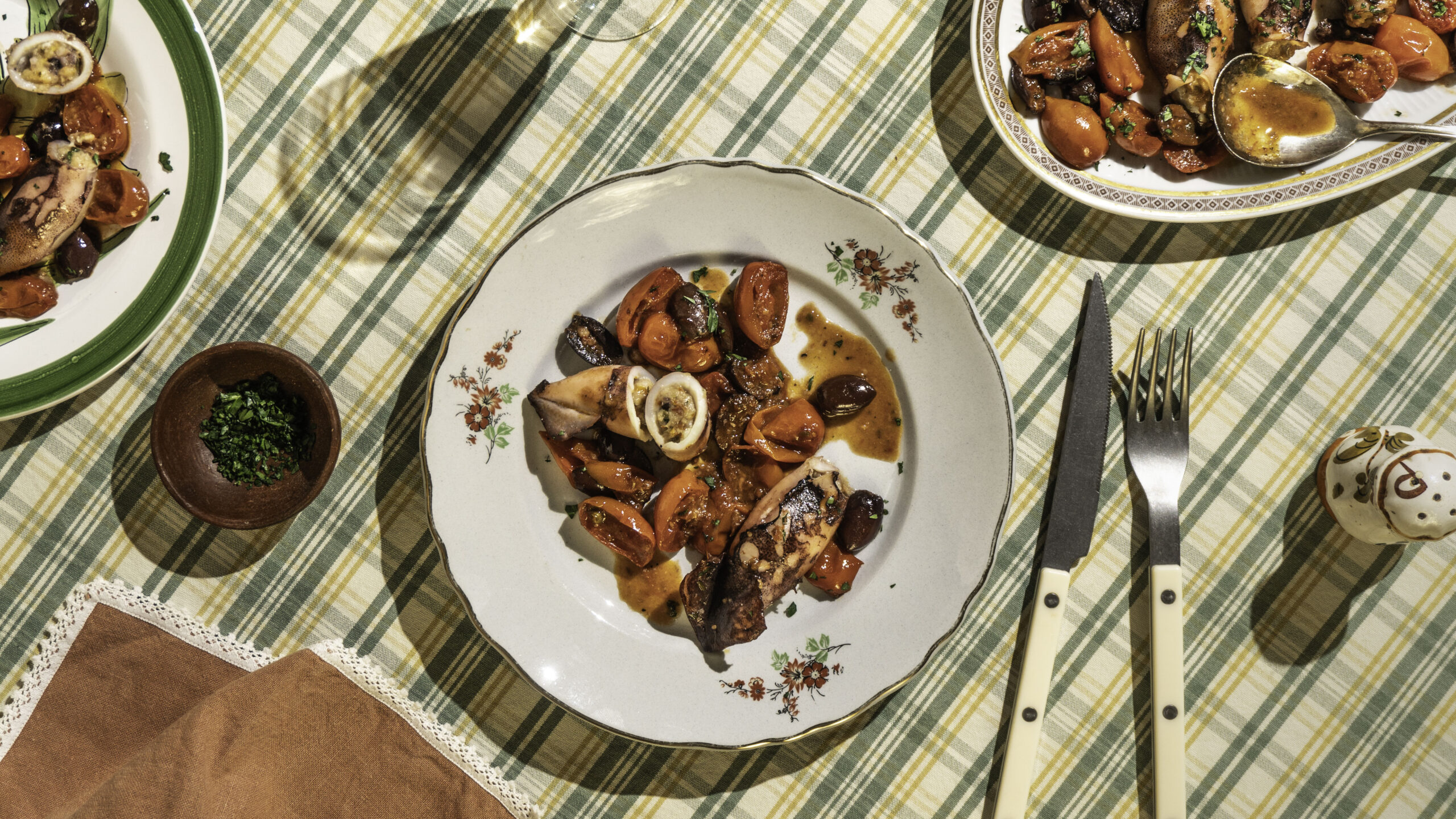 Calamaretti ripieni all´isolana – Gefüllte Baby-Tintenfische mit Tomaten Calamaretti ripieni all´isolana – Gefüllte Baby-Tintenfische mit Tomaten